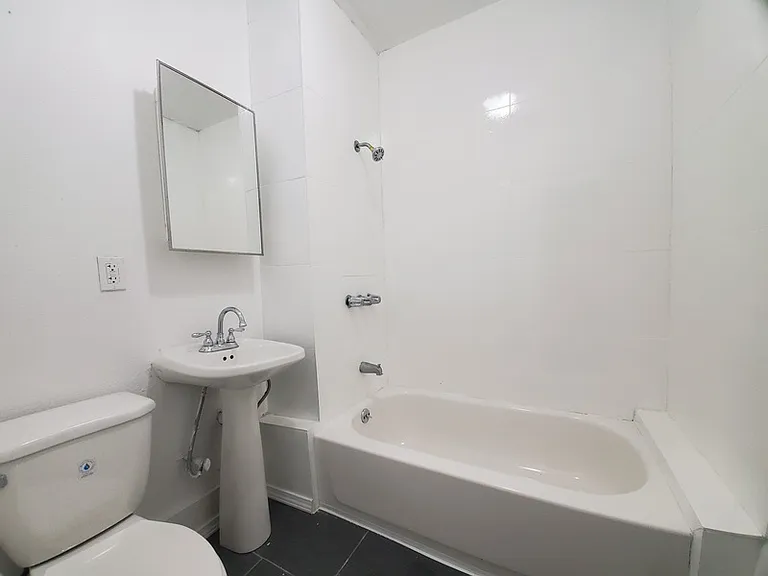 415 N Virginia Ct — Photo 4