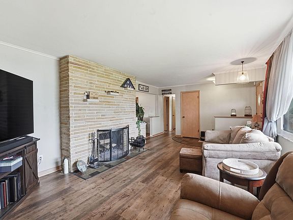 4th image of 3155 Vanderberg Ave
