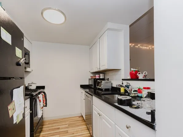 1933 Commonwealth Ave APT 410, Brighton, MA 02135
