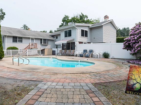 3rd image of 631 Cohas Avenue