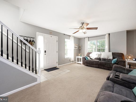 4th image of 83 Horseshoe Dr