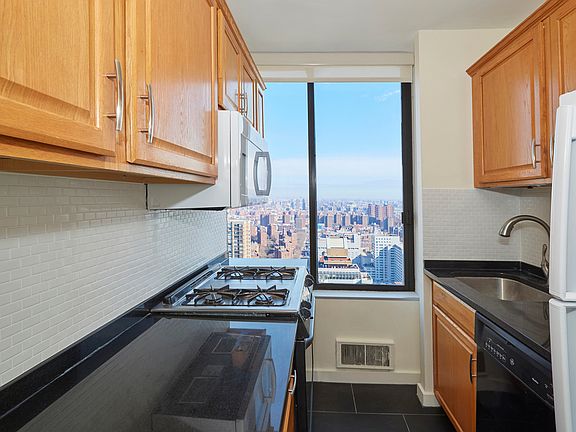 4th image of 300 E 93rd St APT 1B