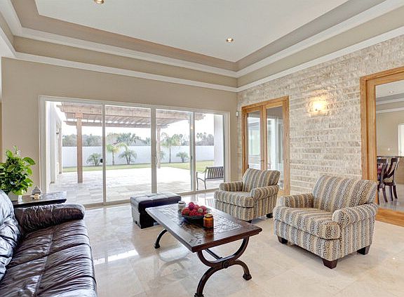 4th image of 2800 Country Club Dr