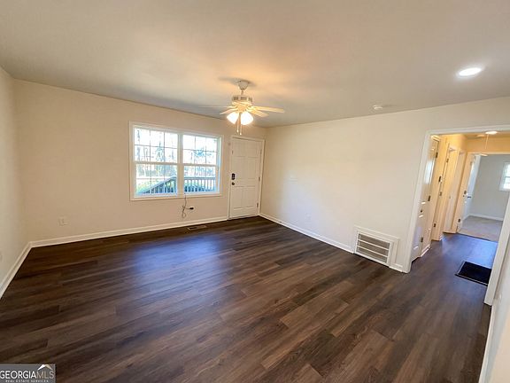 3rd image of 161 Grove Rd