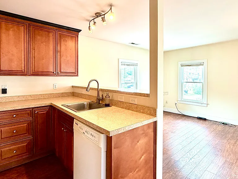 18 W Center St — Photo 11