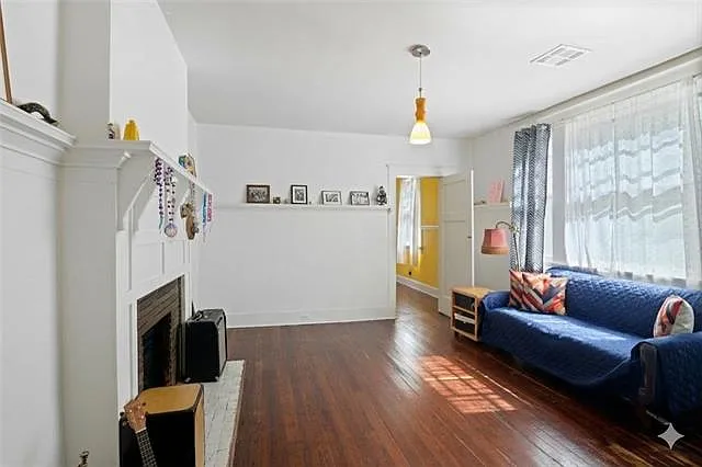 3 bed, 2.0 bath, 1900 sqft, $2,700 — Photo 4