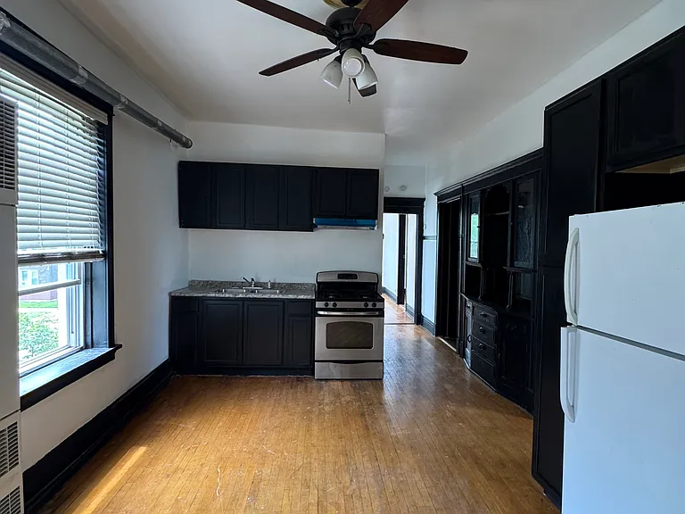 7257 S Marshfield Ave #2W — Photo 2