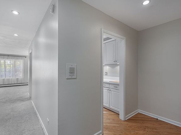 3rd image of 510 W Eastman St APT 2F