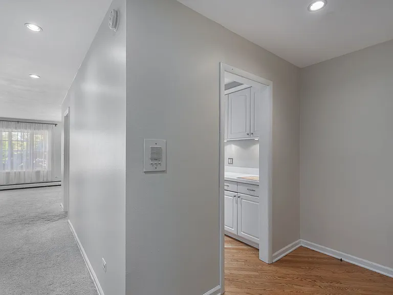 510 W Eastman St #2F — Photo 3