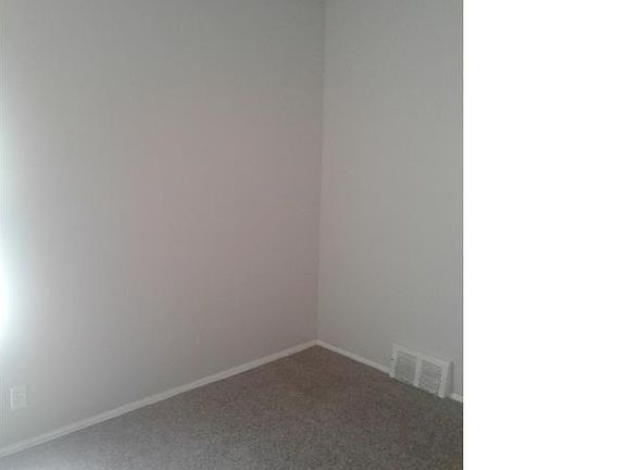 4th image of 19445 Greydale Ave