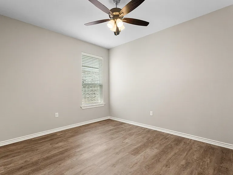 311 Maplewood Cir — Photo 12