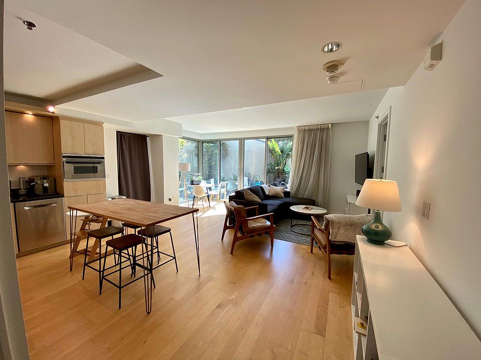 Spacious living / dining / kitchen