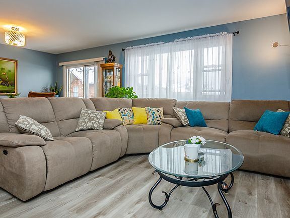 2nd image of 6233 W 94th St APT 3SE