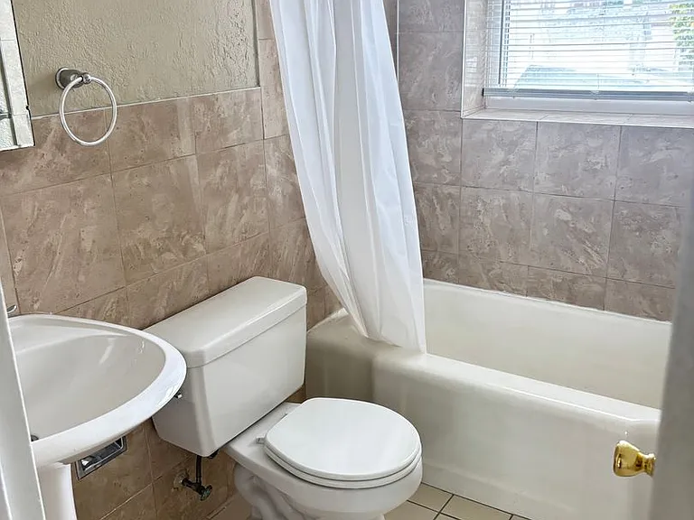 Hoagland Apartments — Photo 6