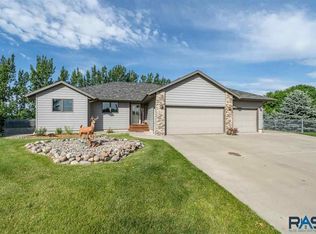 511 Park Cir, Crooks, SD 57020
