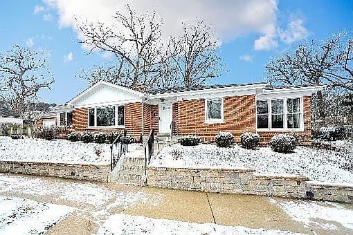 1st image of 831 Woodland Dr