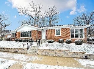 831 Woodland Dr, Glen Ellyn, IL 60137