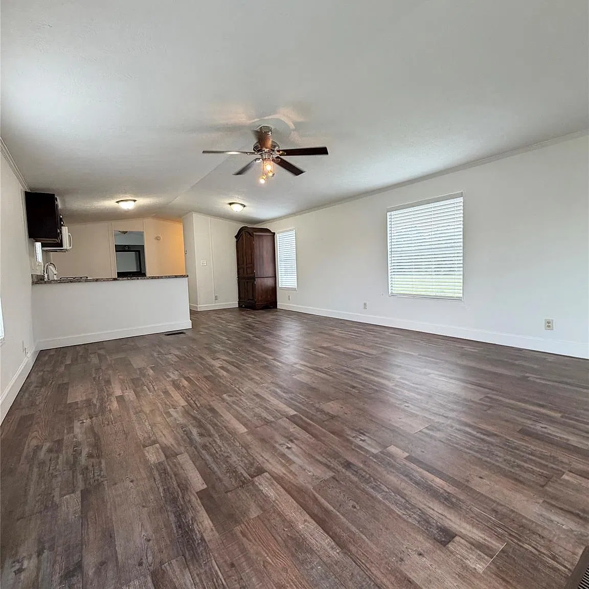 3 bed, 2.0 bath, 1216 sqft, $1,500 — Photo 2