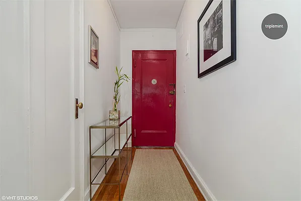 Sold by Triplemint | media 22