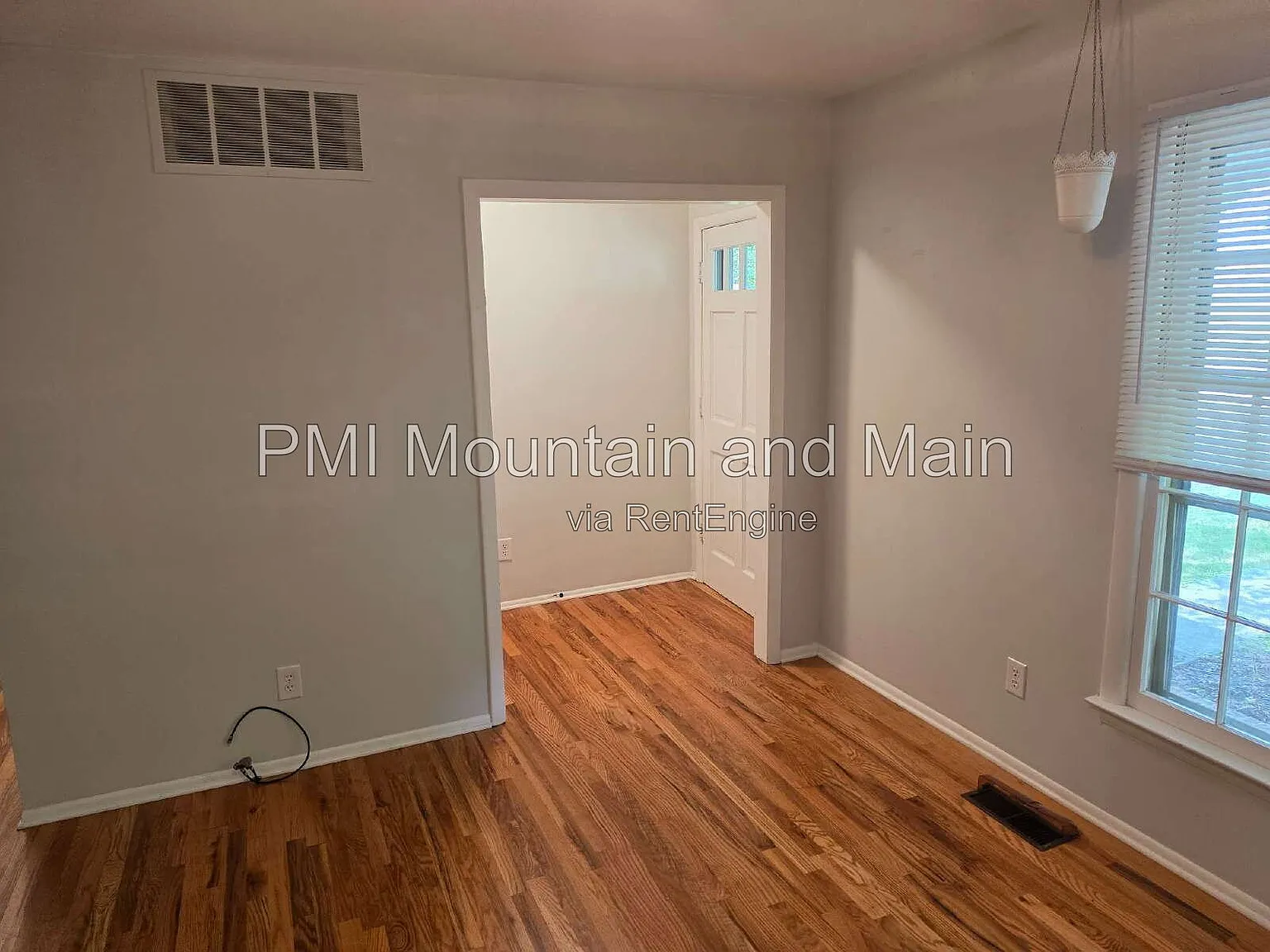 3 bed, 2.0 bath, 1800 sqft, $2,300 — Photo 4