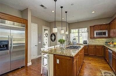 3rd image of 321 Highland Oaks Ln