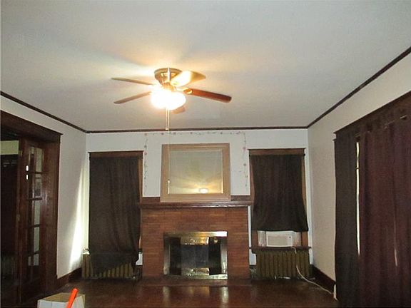 3rd image of 318 West Broadway