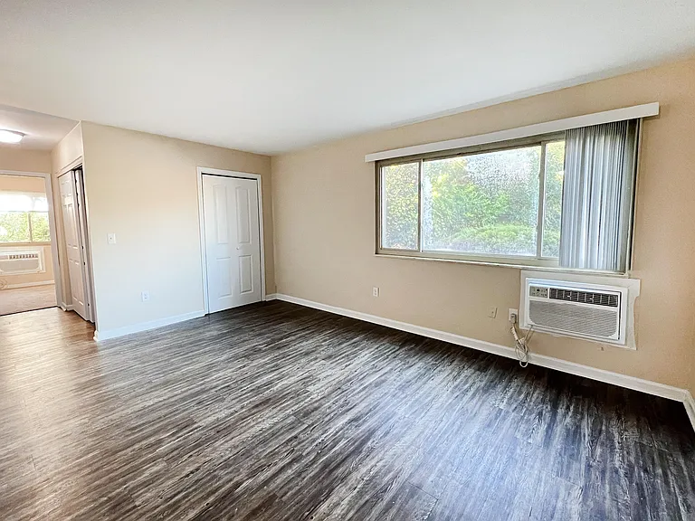 Twin Gables Apartments — Photo 28