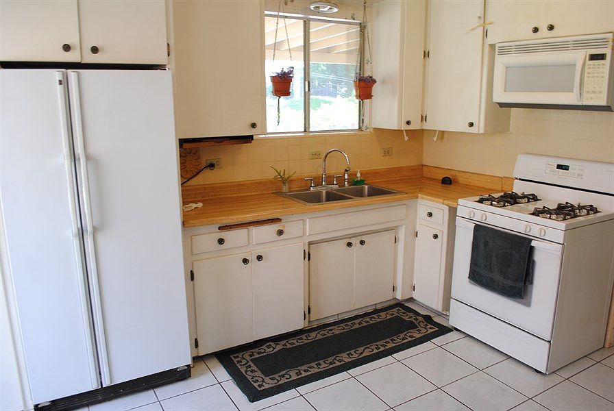 2nd image of 918 Pine Grove Ave