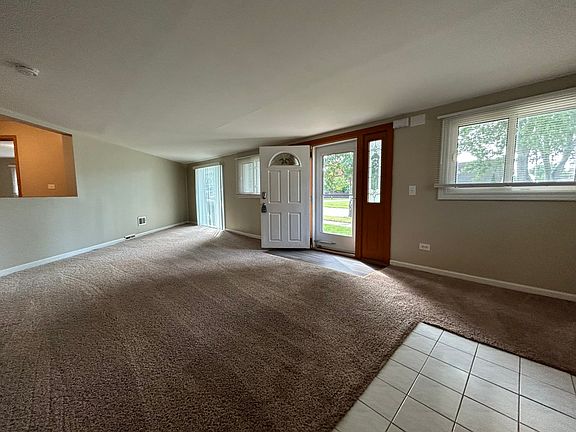 3rd image of 8750 Oak Park Ave
