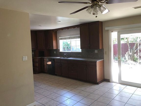 3rd image of 325 Kimberly Dr