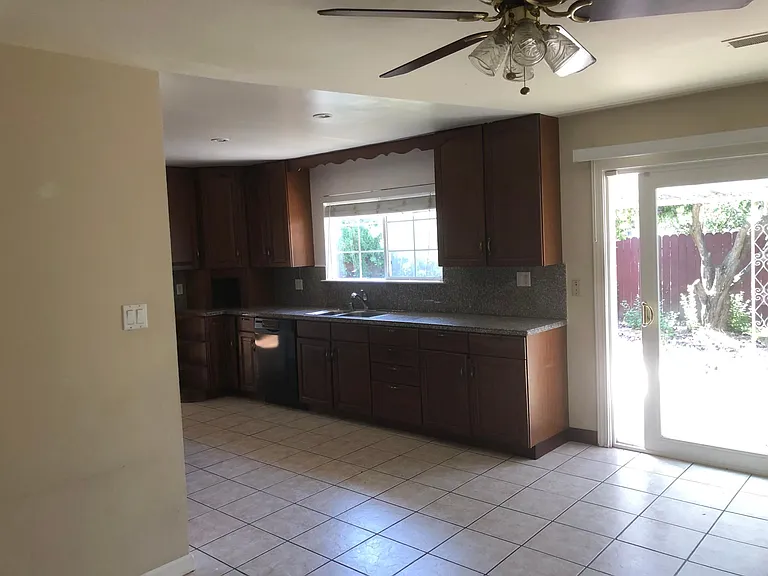 325 Kimberly Dr — Photo 3