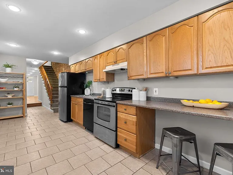 110 S Wolfe St — Photo 28