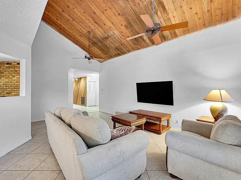 1361 SW 26th Ave — Photo 19