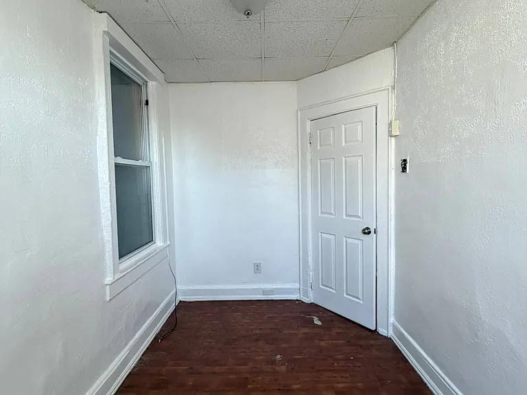 280 Verona Ave #V5 — Photo 8