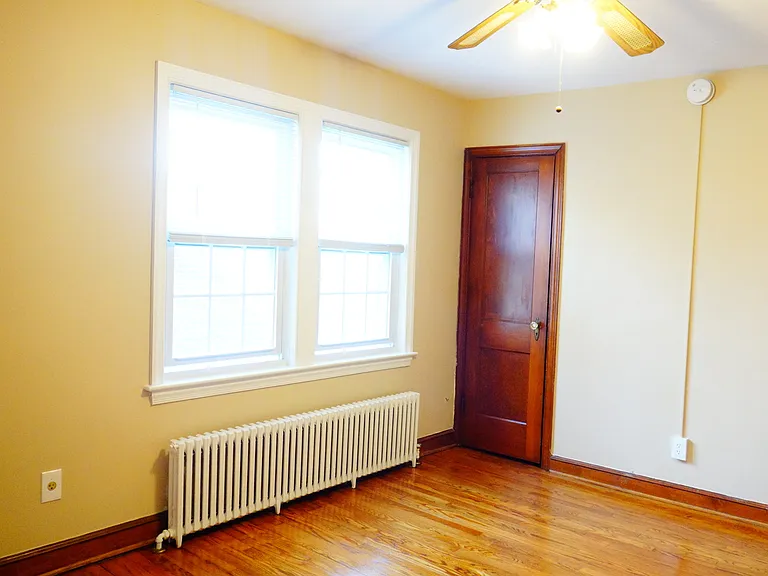 806 Houston Ave — Photo 1