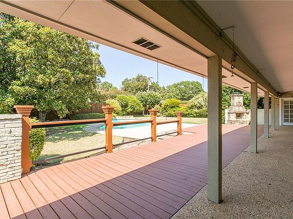 3rd image of 6911 Cliffbrook Dr