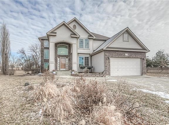 2nd image of 15768 Pine Ct