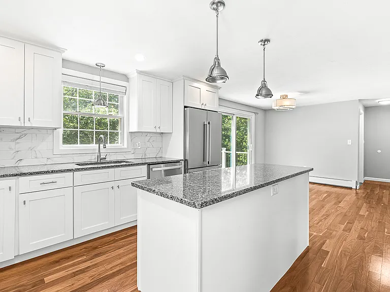 38 Idora Ave — Photo 12