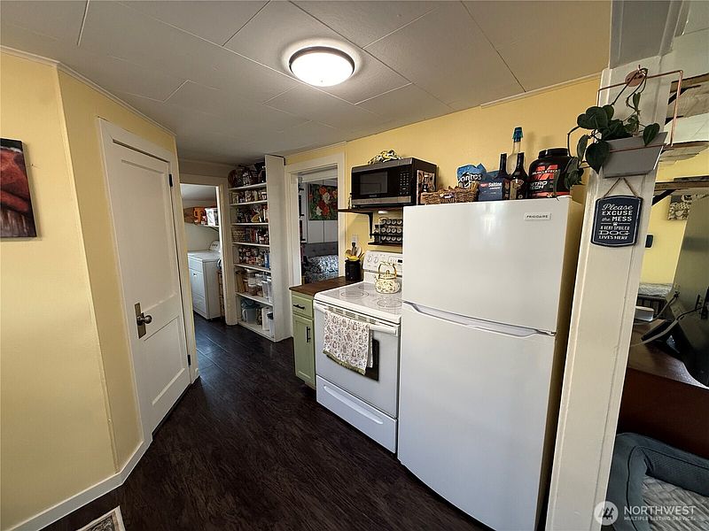 4th image of 417 W Clay