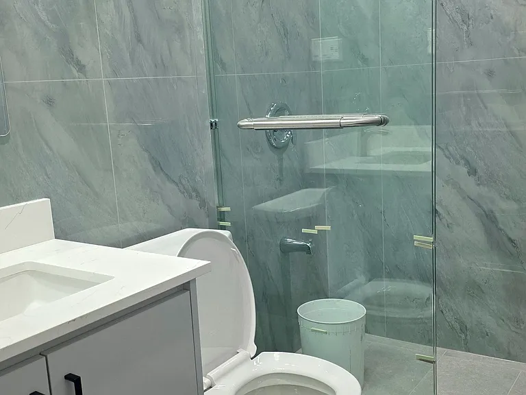 37 Miramar Cres #UPPER — Photo 11