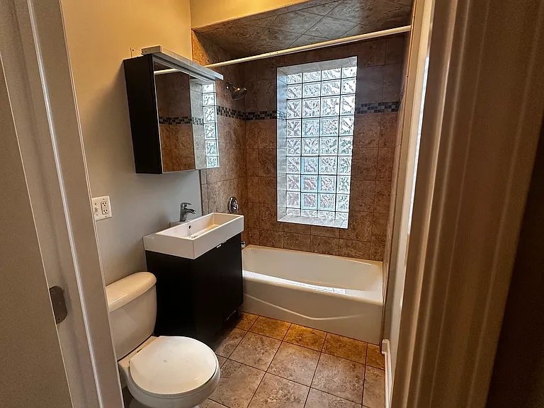 414 W Walnut St #310 — Photo 6