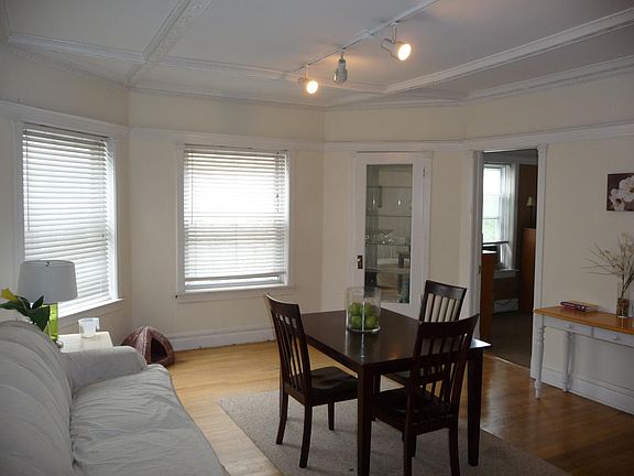 3rd image of 934 W Belle Plaine Ave #3