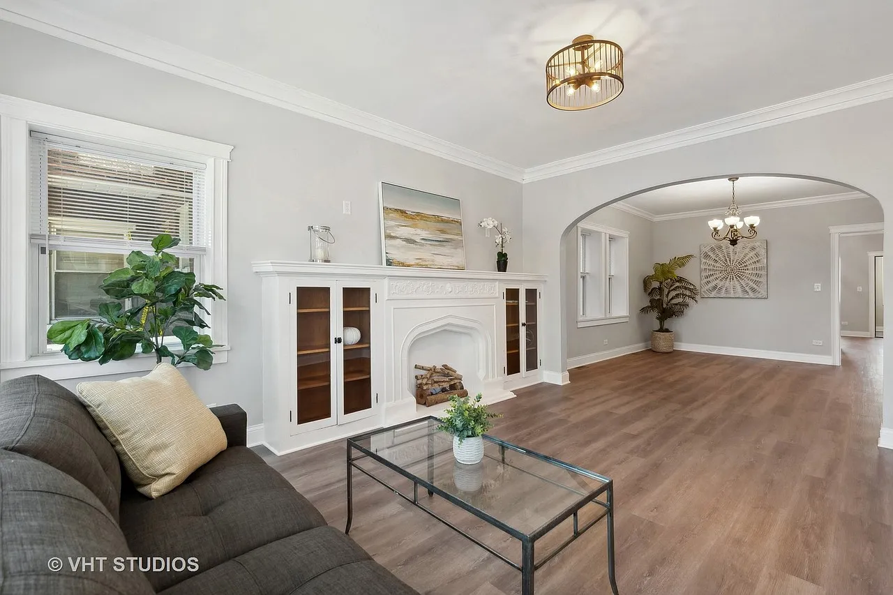 2 bed, 1300 sqft, $2,200 — Photo 2