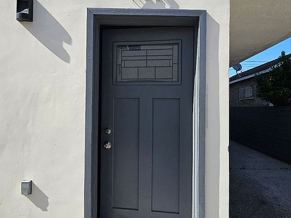 2nd image of 211 W 43rd St #43213
