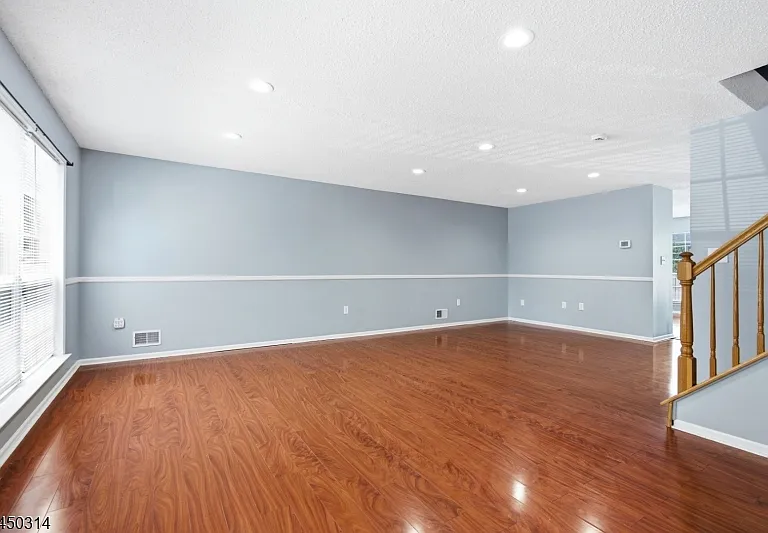 9 Balboa Ln — Photo 2
