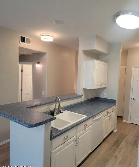 420 W 1st St #211 — Photo 4