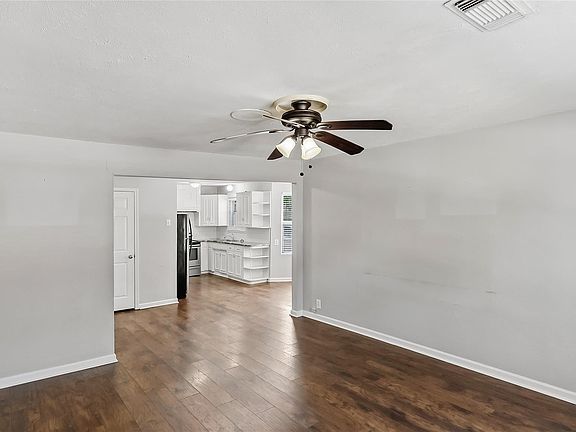 4th image of 103 N Texas St