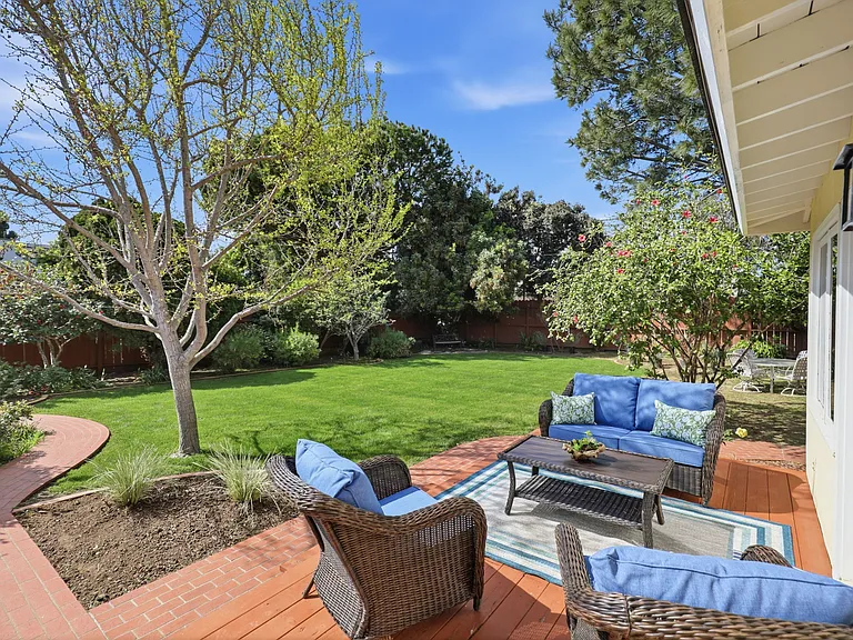 540 Country Club Ln — Photo 8