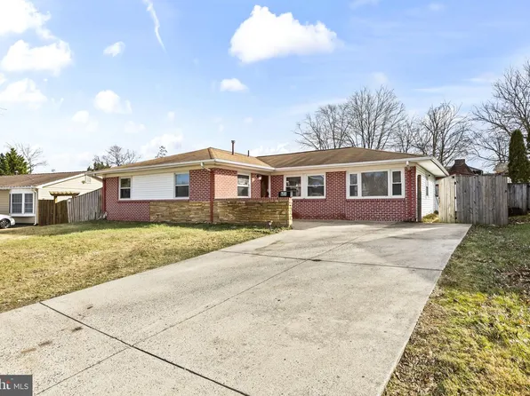 604 S Birch St, Sterling, VA 20164