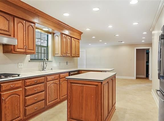 4th image of 633 Fairfield Ave